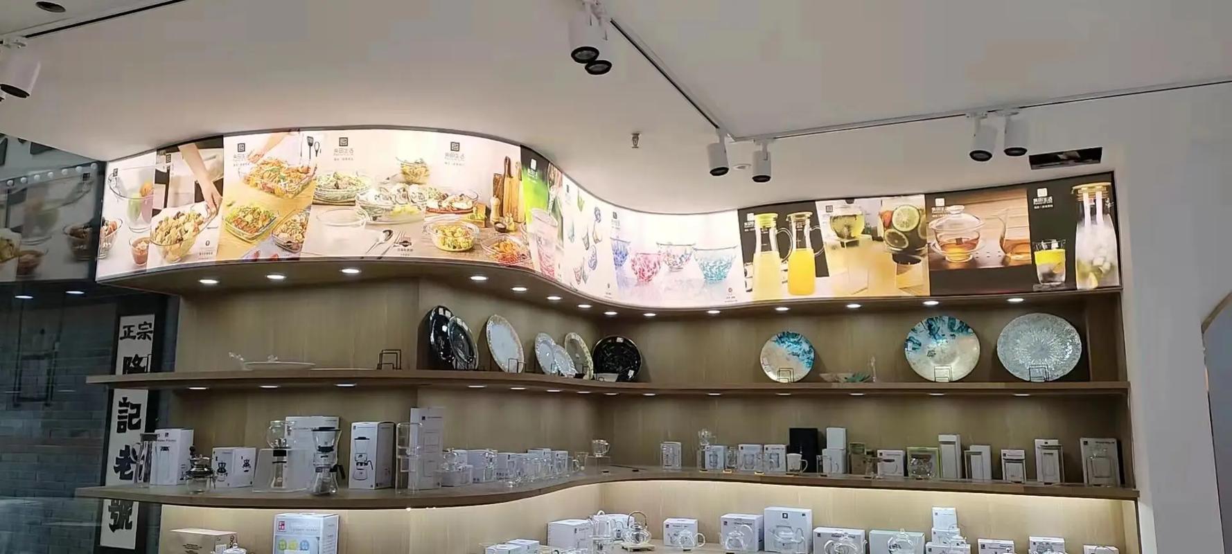 弧形异型卡布软膜灯箱,专卖店应用场景案例.源头厂家直销.同行